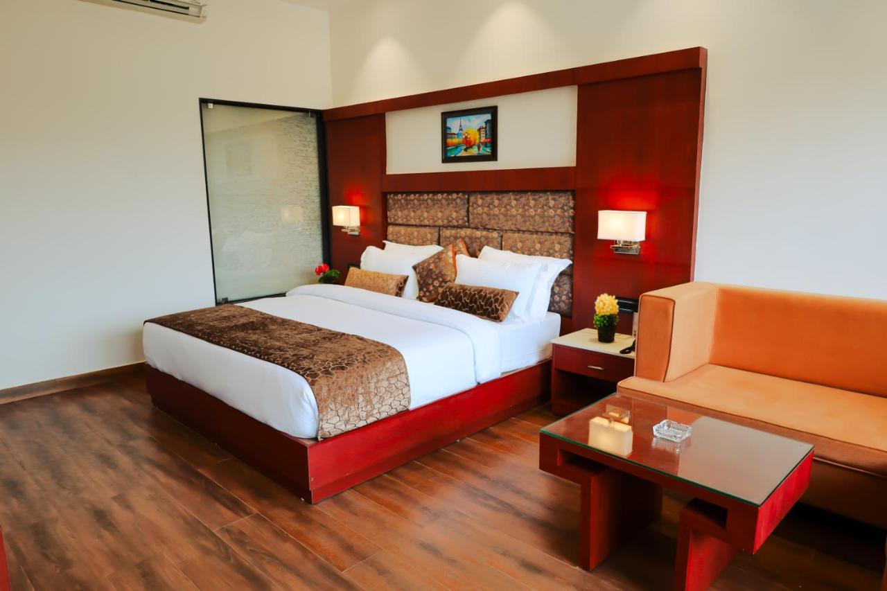 Oralia Resort Ashvem Beach Bagian luar foto
