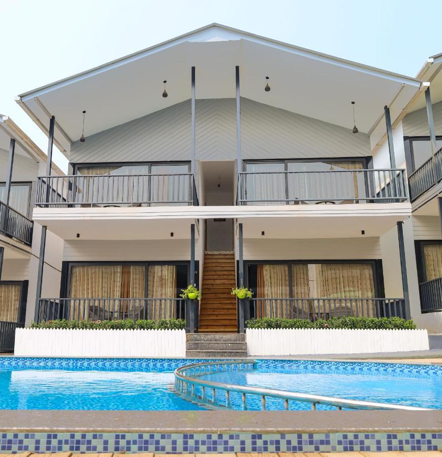 Oralia Resort Ashvem Beach Bagian luar foto