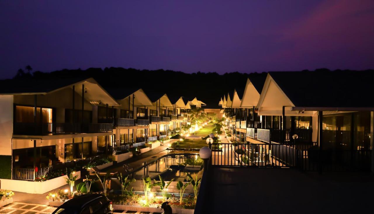 Oralia Resort Ashvem Beach Bagian luar foto