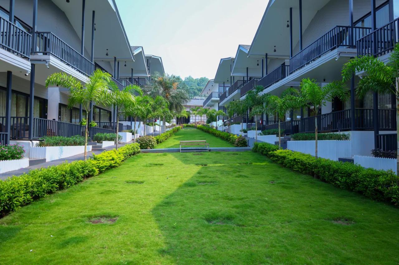 Oralia Resort Ashvem Beach Bagian luar foto